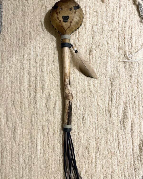 Grand hochet Totem Bison